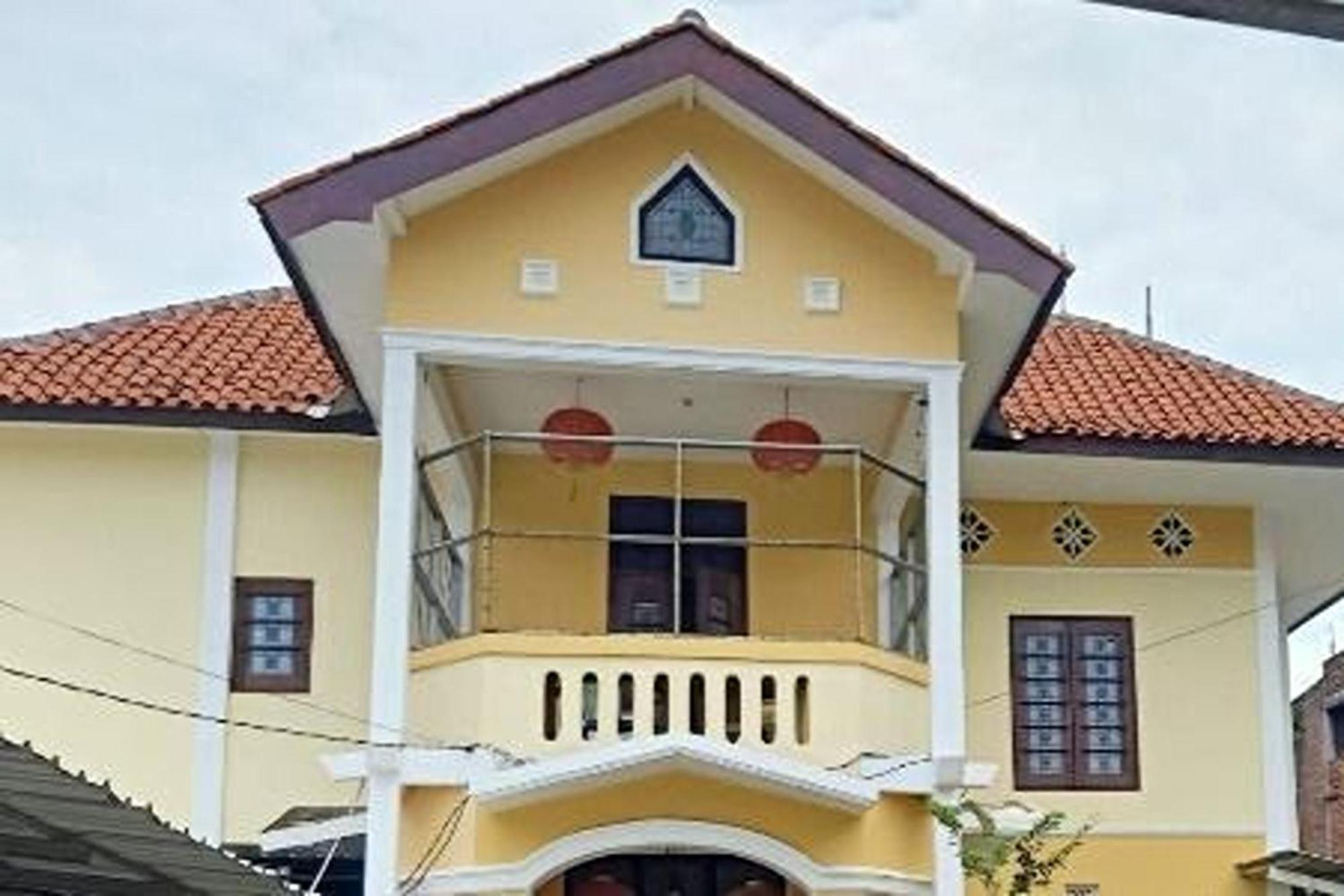 Kost 48 Surabaya Hotel Buitenkant foto