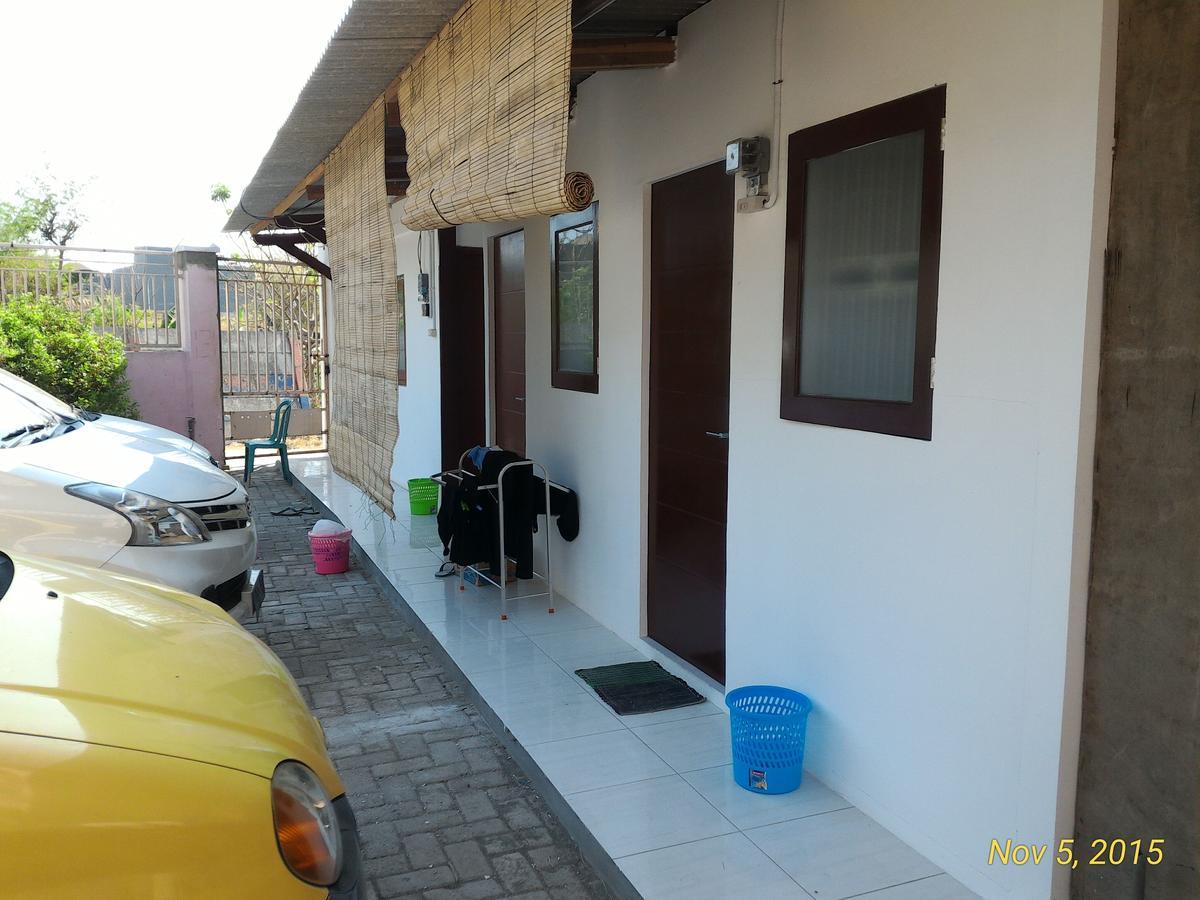 Kost 48 Surabaya Hotel Buitenkant foto