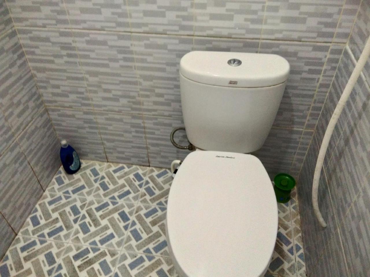 Kost 48 Surabaya Hotel Buitenkant foto
