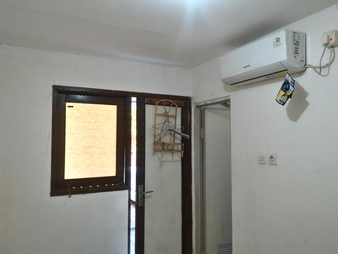 Kost 48 Surabaya Hotel Buitenkant foto