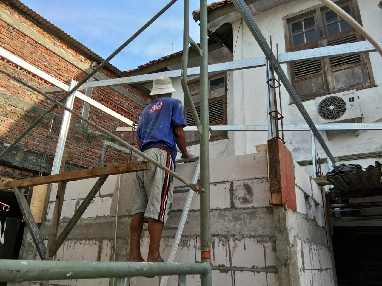 Kost 48 Surabaya Hotel Buitenkant foto