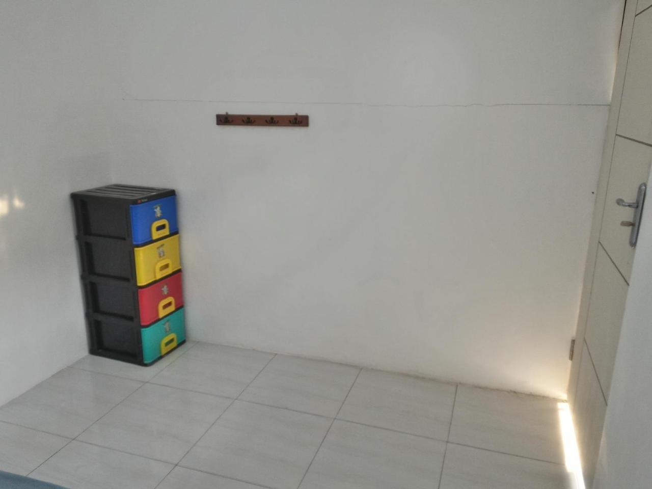 Kost 48 Surabaya Hotel Buitenkant foto
